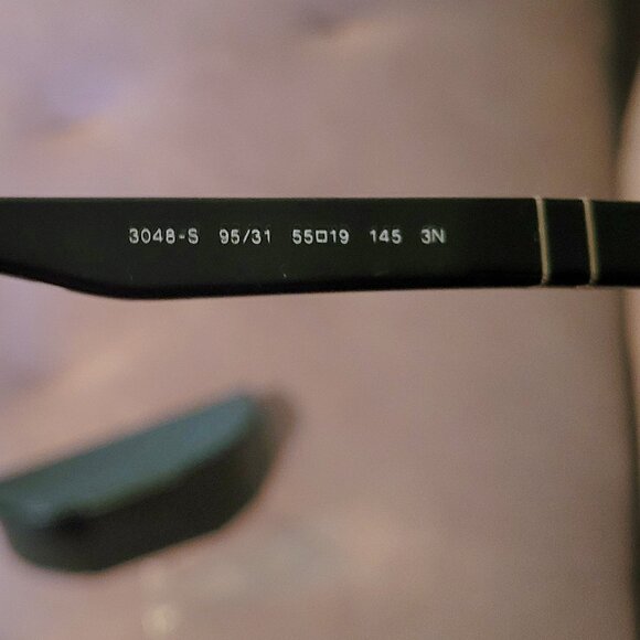 New PERSOL Unisex Black Sunglasses & Case - Picture 15 of 16